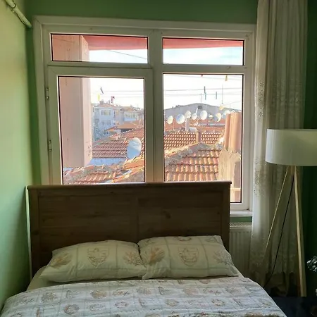 Ueskuedar Merkezde Ve Kadikoey'e 5 Dk Uzaklikta Ev Apartamento