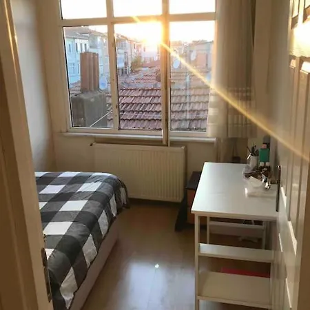 Ueskuedar Merkezde Ve Kadikoey'e 5 Dk Uzaklikta Ev İstanbul