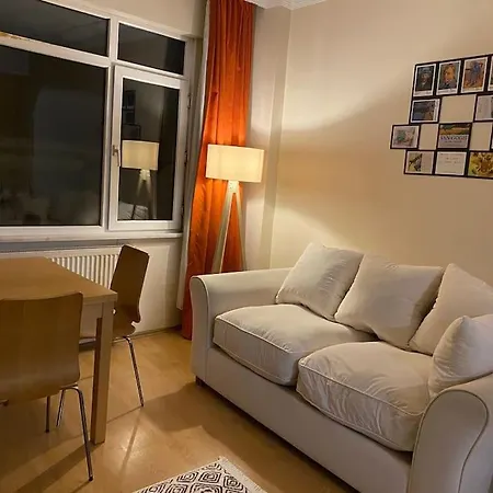 Daire Ueskuedar Merkezde Ve Kadikoey'e 5 Dk Uzaklikta Ev *