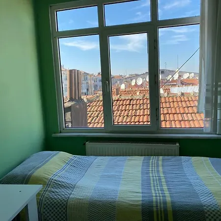 Ueskuedar Merkezde Ve Kadikoey'e 5 Dk Uzaklikta Ev