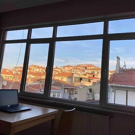 Daire Ueskuedar Merkezde Ve Kadikoey'e 5 Dk Uzaklikta Ev
