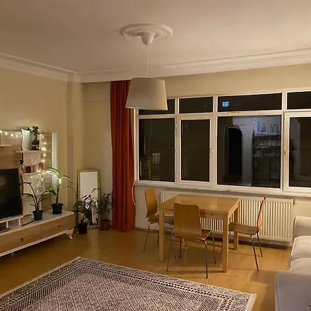 Daire Ueskuedar Merkezde Ve Kadikoey'e 5 Dk Uzaklikta Ev İstanbul