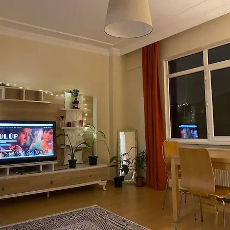 Ueskuedar Merkezde Ve Kadikoey'e 5 Dk Uzaklikta Ev