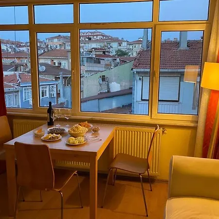 Ueskuedar Merkezde Ve Kadikoey'e 5 Dk Uzaklikta Ev