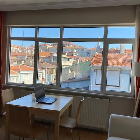 Ueskuedar Merkezde Ve Kadikoey'e 5 Dk Uzaklikta Ev דירה